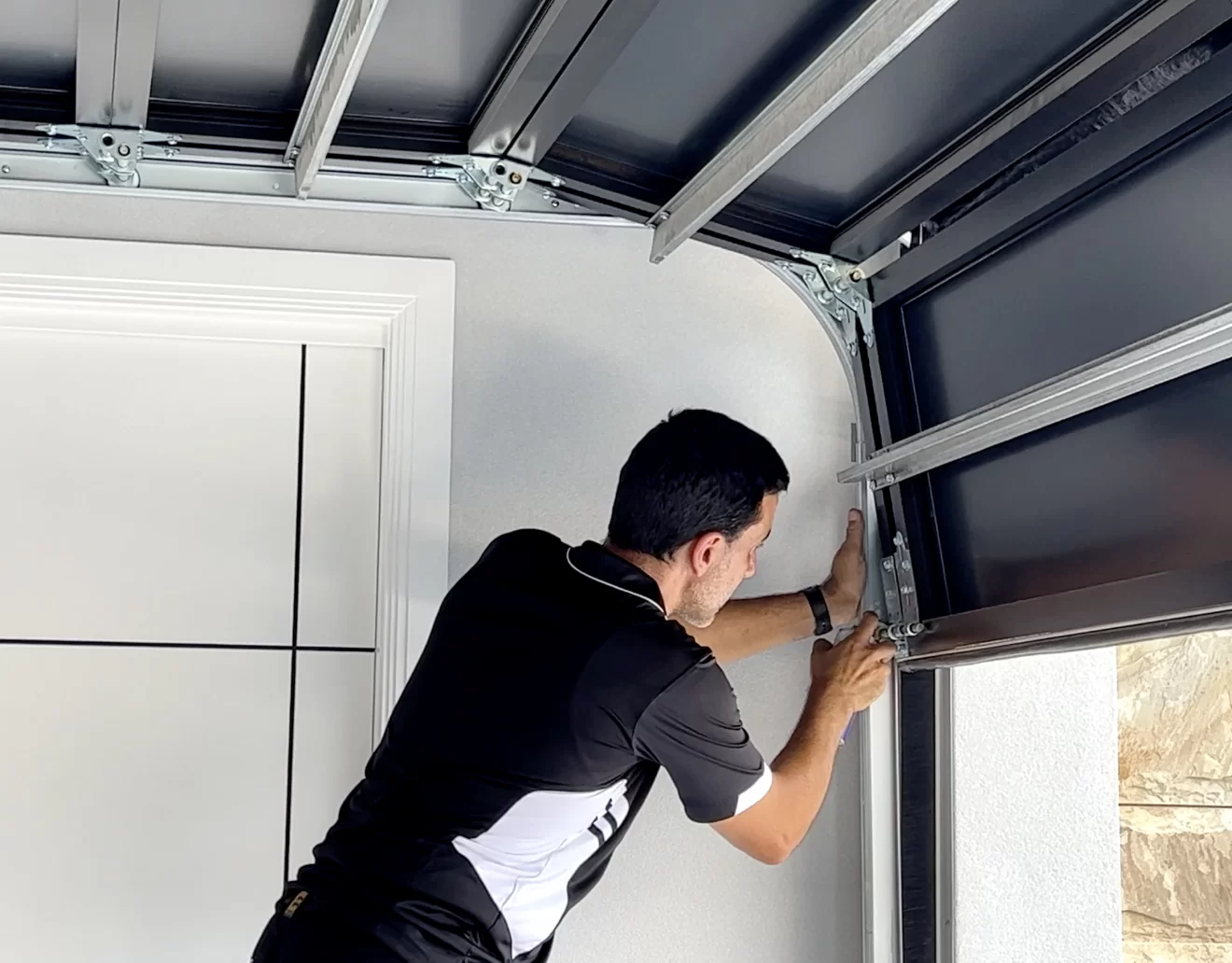 Garage Door Fairlight Guide: Tips For Maintenance And Repairs